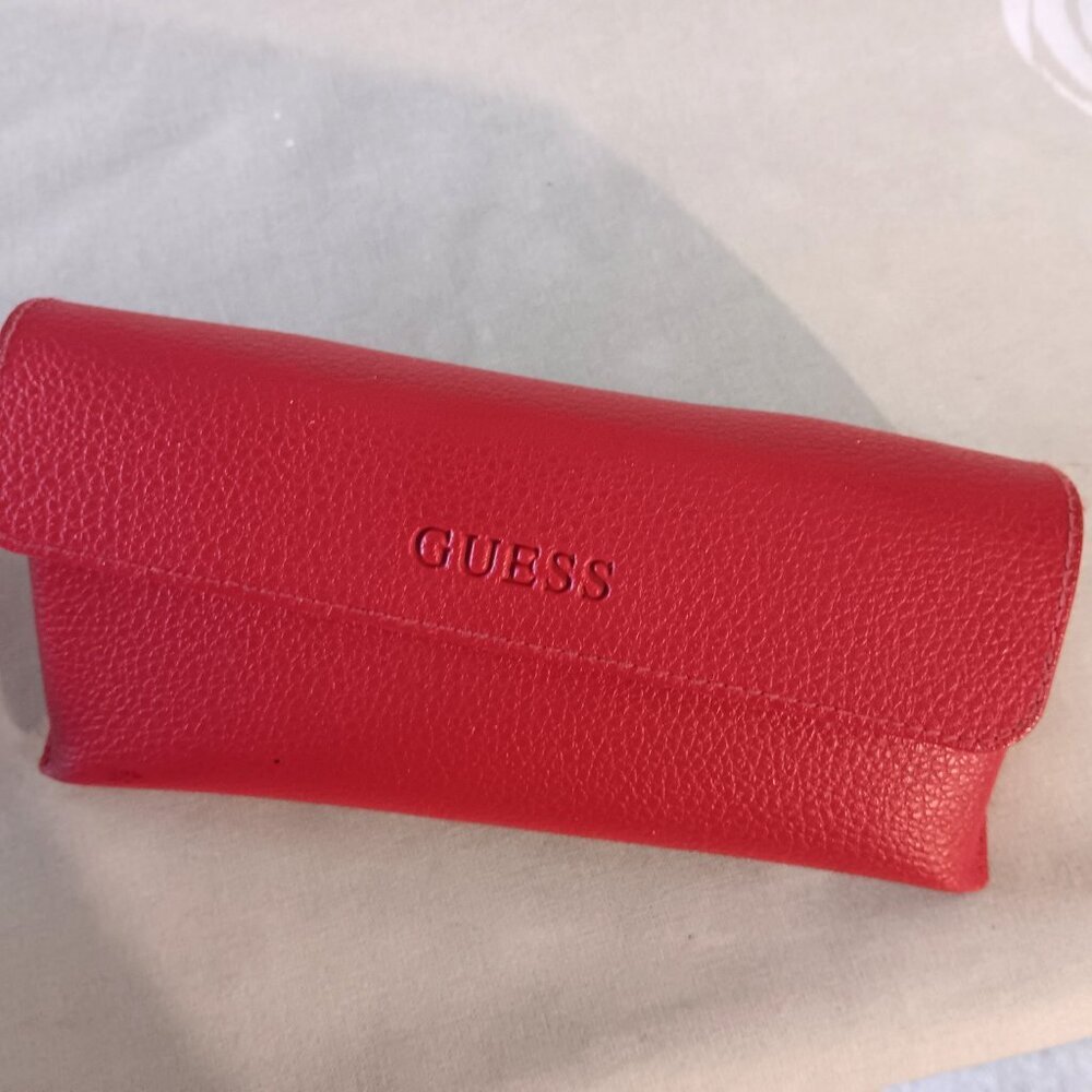 GUESS WOMEN'S SIXTIES-STYLE OVAL-RIMMED STYLISH TORTOISE SUNGLASSES & RED CASE - Picture 4 of 5